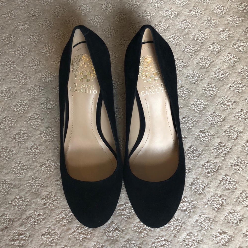 Vince Camuto black heels- size 6